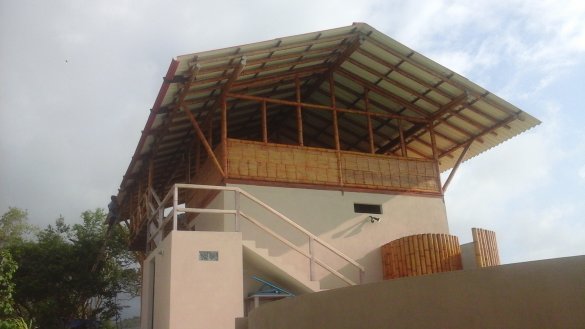 Red gutter on palapa